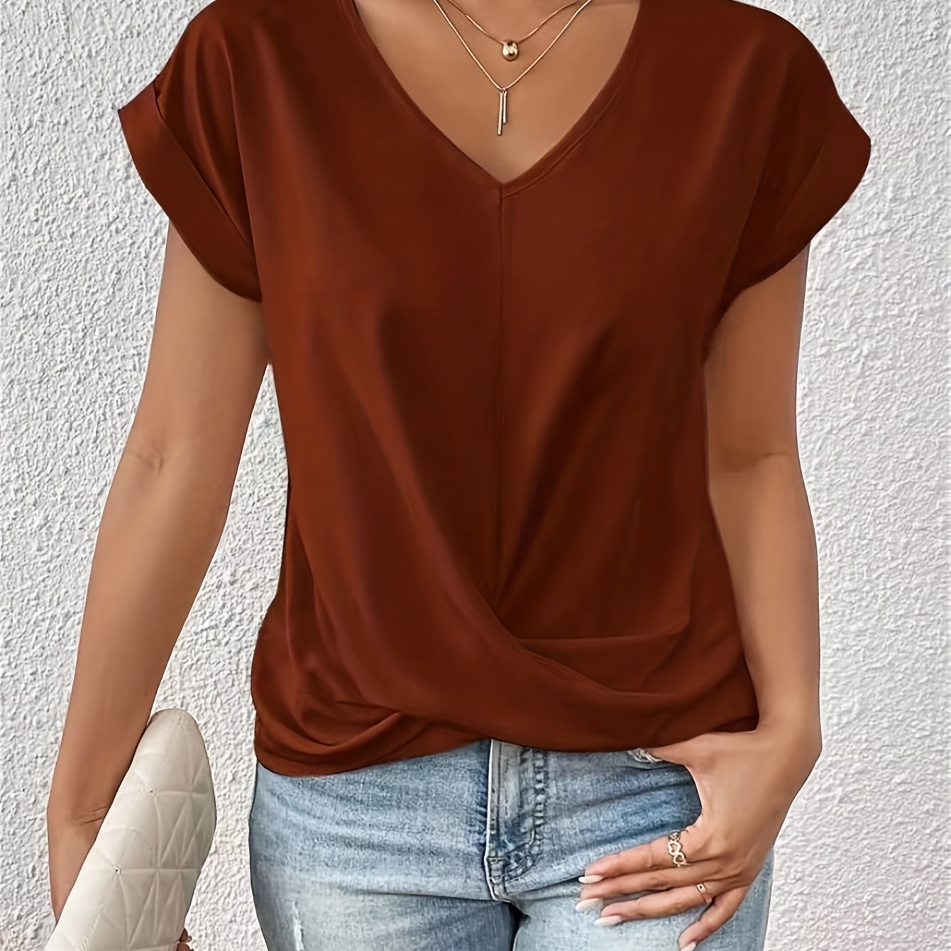 AMBER | FLOWING TUMMY COVERING V-NECK TOP