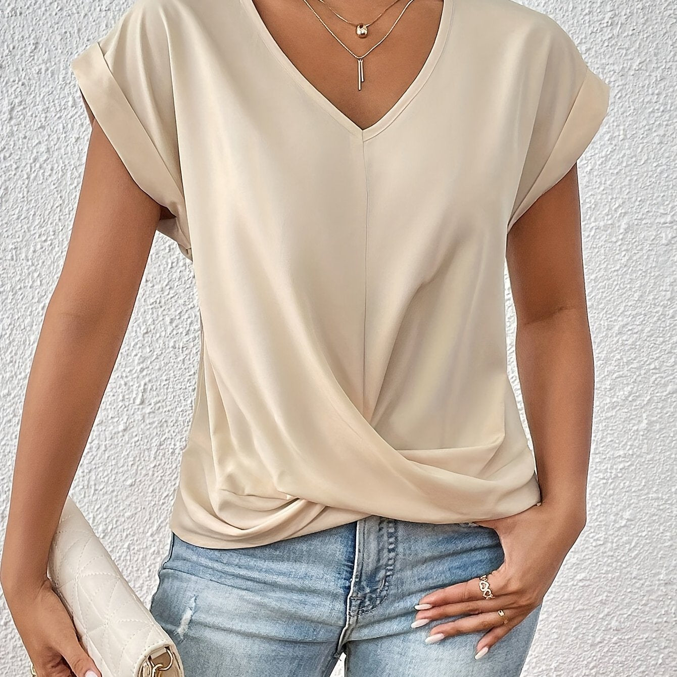 AMBER | FLOWING TUMMY COVERING V-NECK TOP