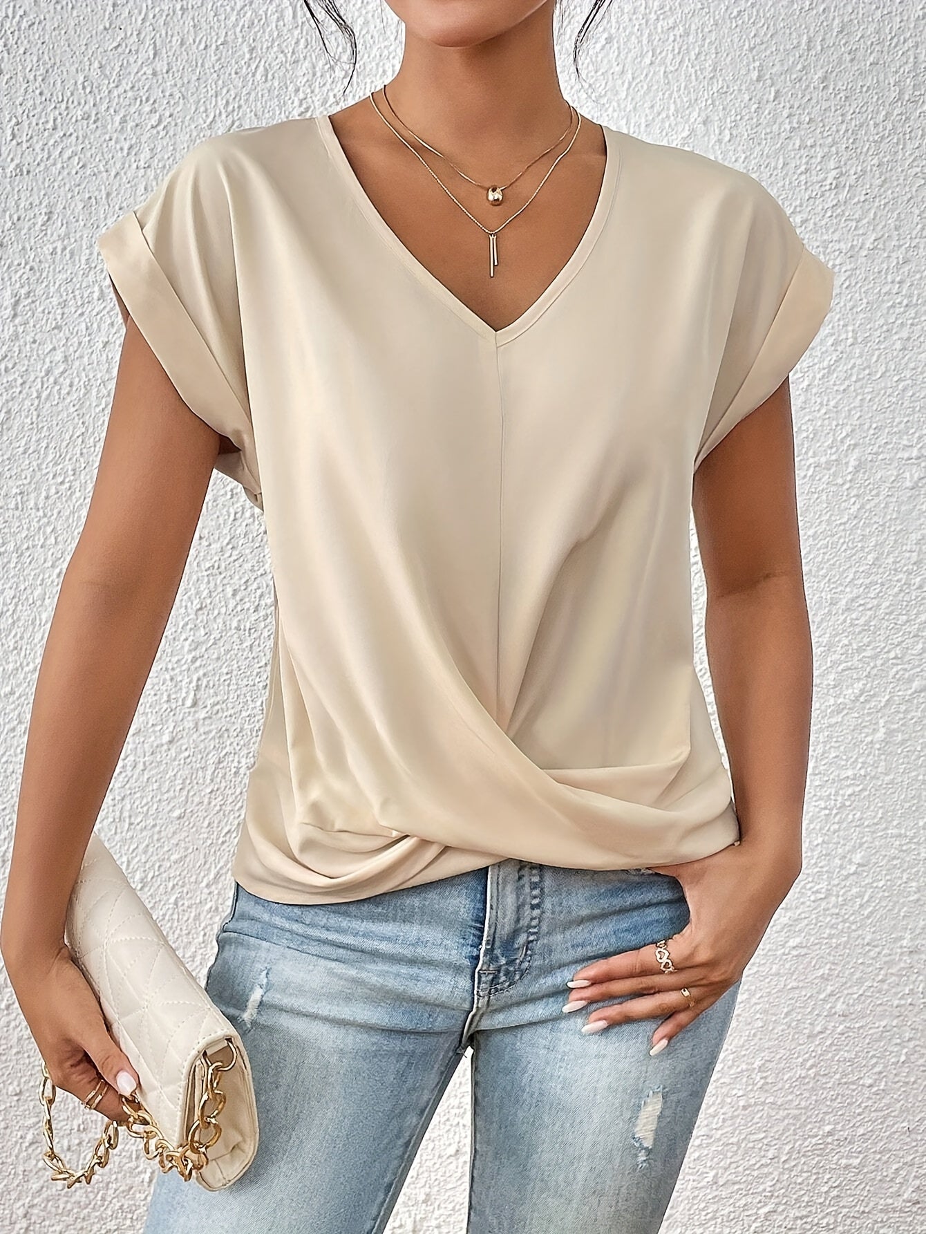 AMBER | FLOWING TUMMY COVERING V-NECK TOP